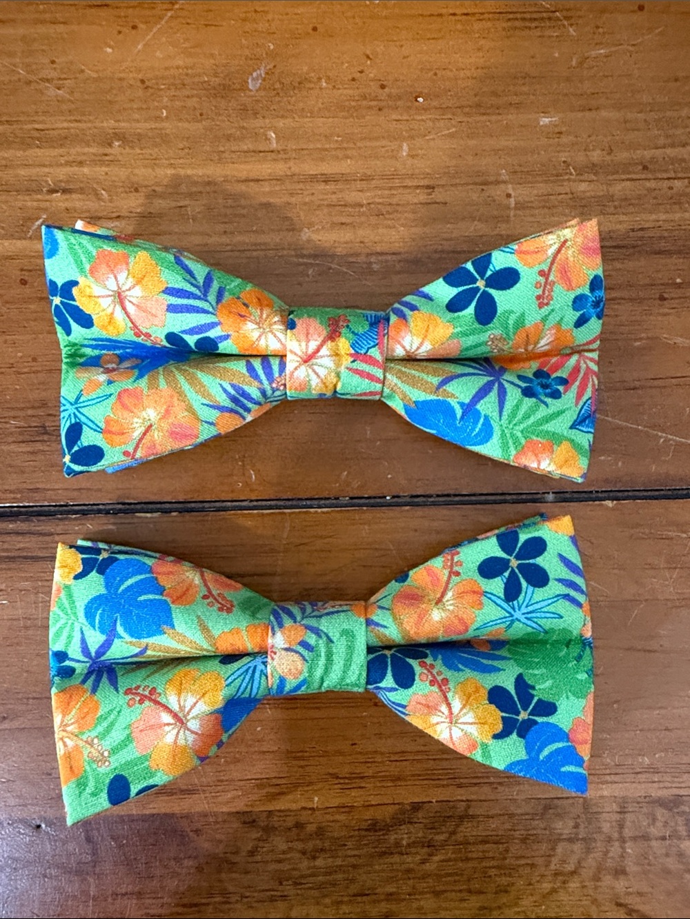 Pet Bowtie in Hawaiian Print